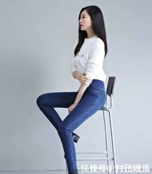 穿搭 时尚穿搭:紧身牛仔裤优雅的穿搭衬托时尚感,展现高雅淑女范!