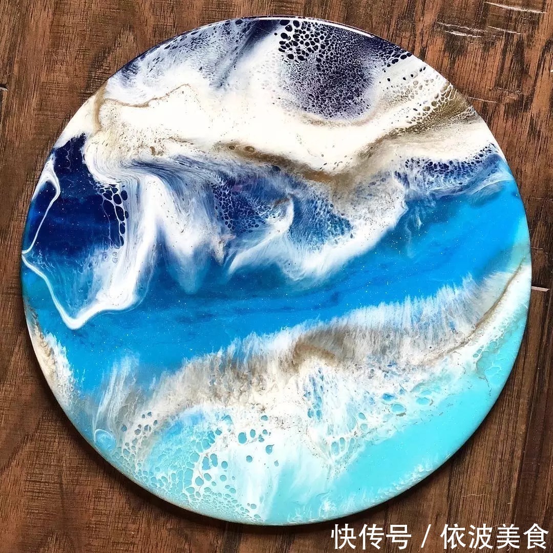 夏威夷&从没学过美术的她,用简单粗暴技法画画,让她成为了百万富豪