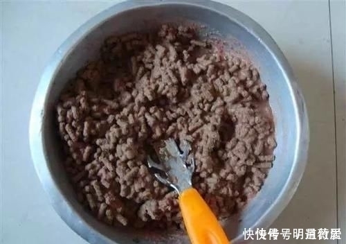 这条31斤的鲤鱼,他用的是什么饵料钓上来的