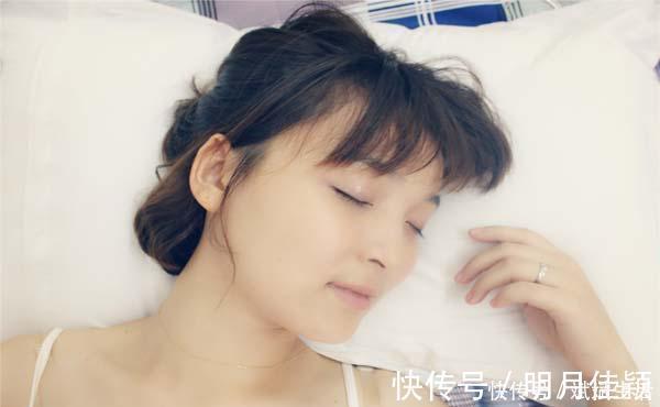 白头发|医生:白头发越长越多,不都是人老了,2种营养素要及时补充