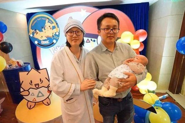 包敏华|爸爸是个追星族,给孩子取名“子怡”,妈妈发怒:也不看自己姓啥