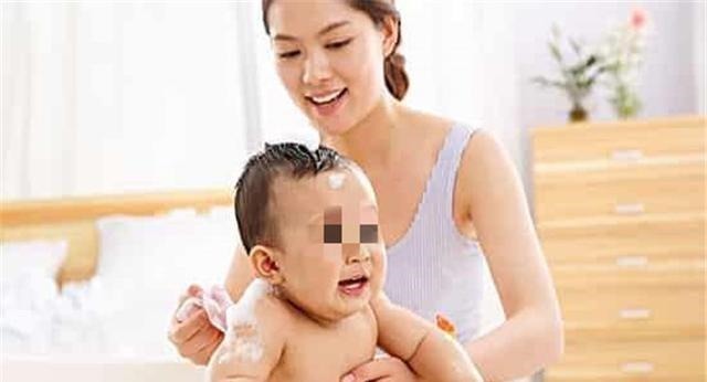 保姆|3岁孩子抗拒洗澡,医院检查表示没毛病,宝妈查看监控才了解真相