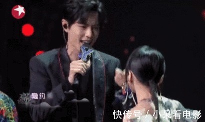 童颜|张韶涵肖战也太默契了!37岁的她少女颜漫画腿不输90后小花······