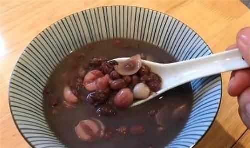 红豆|长期失眠,精神差?常喝它,一躺床就睡到天亮,无梦白天精神