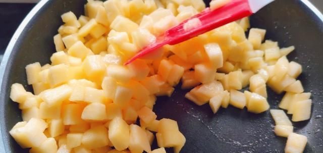 苹果派|宅在家里做一个香甜苹果派,简单又好吃,开启苹果新吃法