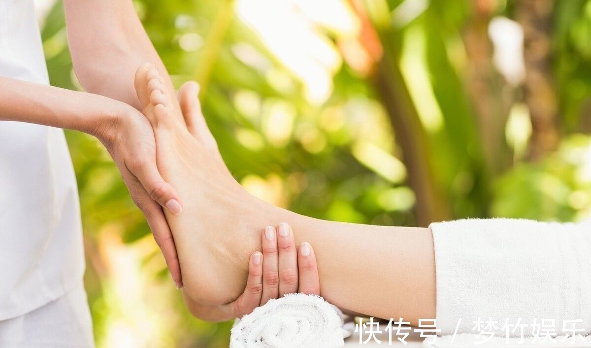 热水泡脚|养生保健从养脚开始,医生建议:做好这4件事,让你拥有一双好脚