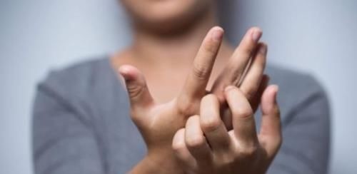 手脚麻木|苦瓜乃天然胰岛素,殊不知这1物吃一口抵5斤苦瓜,难怪你血糖难降