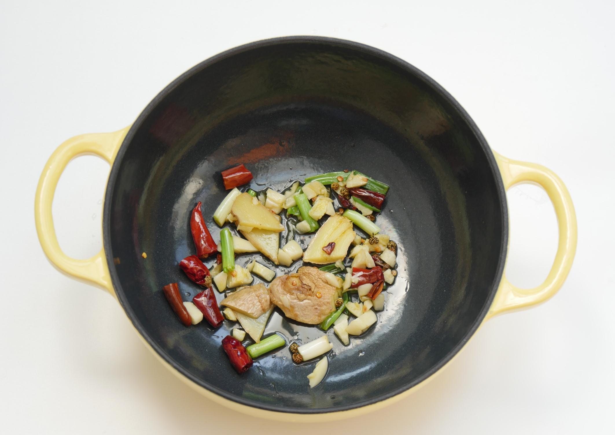 大雪过后必备菜品：卤猪蹄，口感软烂，咸香肥美，入口即化，爆赞