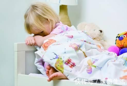 胆小鬼|“妈妈,我怕黑”,三种妈妈的不同反应,成就了孩子不同的性格