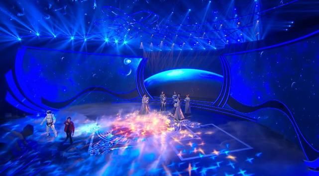 山东卫视《一起上春晚》今晚开播，白老虎连新老连长隔空敬礼感动众人