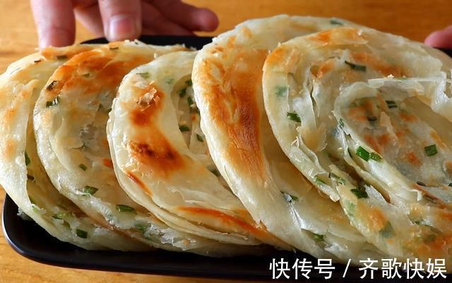 保鲜膜|葱油饼有诀窍,香酥掉渣,葱香十足,一层比一层香,天天吃都不腻