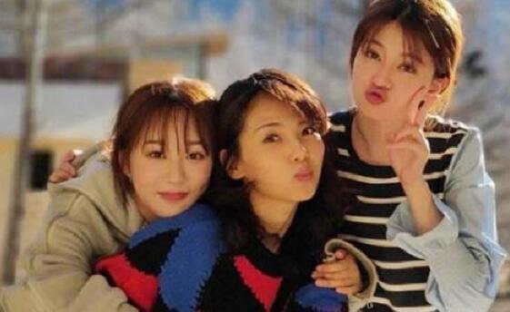 杨紫|亲爱的客栈手滑关掉了美颜,引得网友疯狂截图,杨紫的颜值亮了