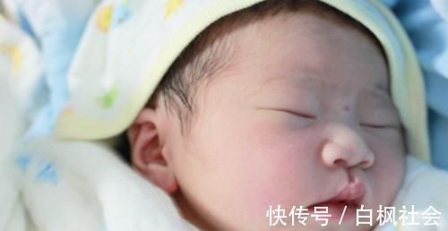 辅食|宝宝到了这个月龄,基本可以告别“夜奶”了,宝妈早知道早准备