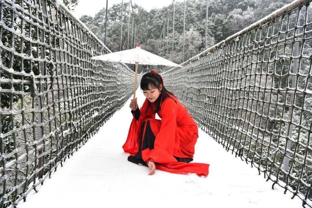 冬日雅安，一幅铺展天地间的冰雪画卷