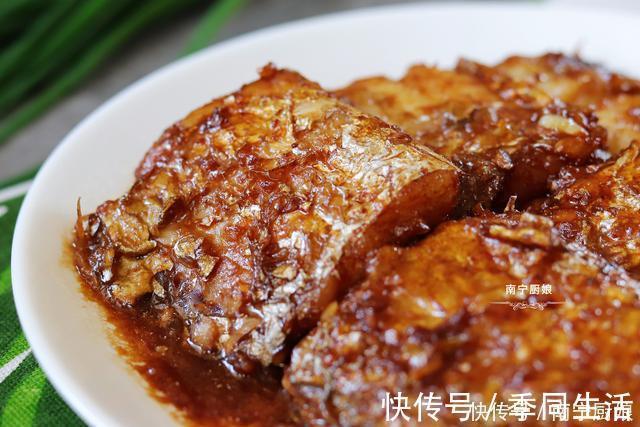 腥味|煎带鱼时,下锅前多做这一步很重要,煎出来不破皮,入味还没腥味