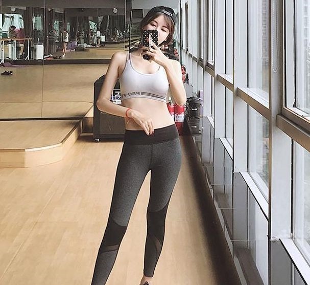 窈窕 丰腴又窈窕的打底裤小姐姐,活泼又可人