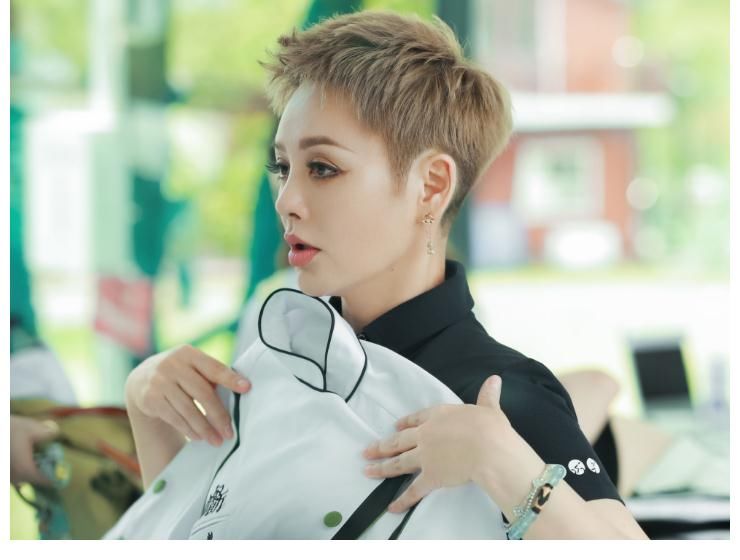 嘉賓|《中餐廳5》才播一期，寧靜又一節(jié)目官宣，鳳凰傳奇擔(dān)任嘉賓