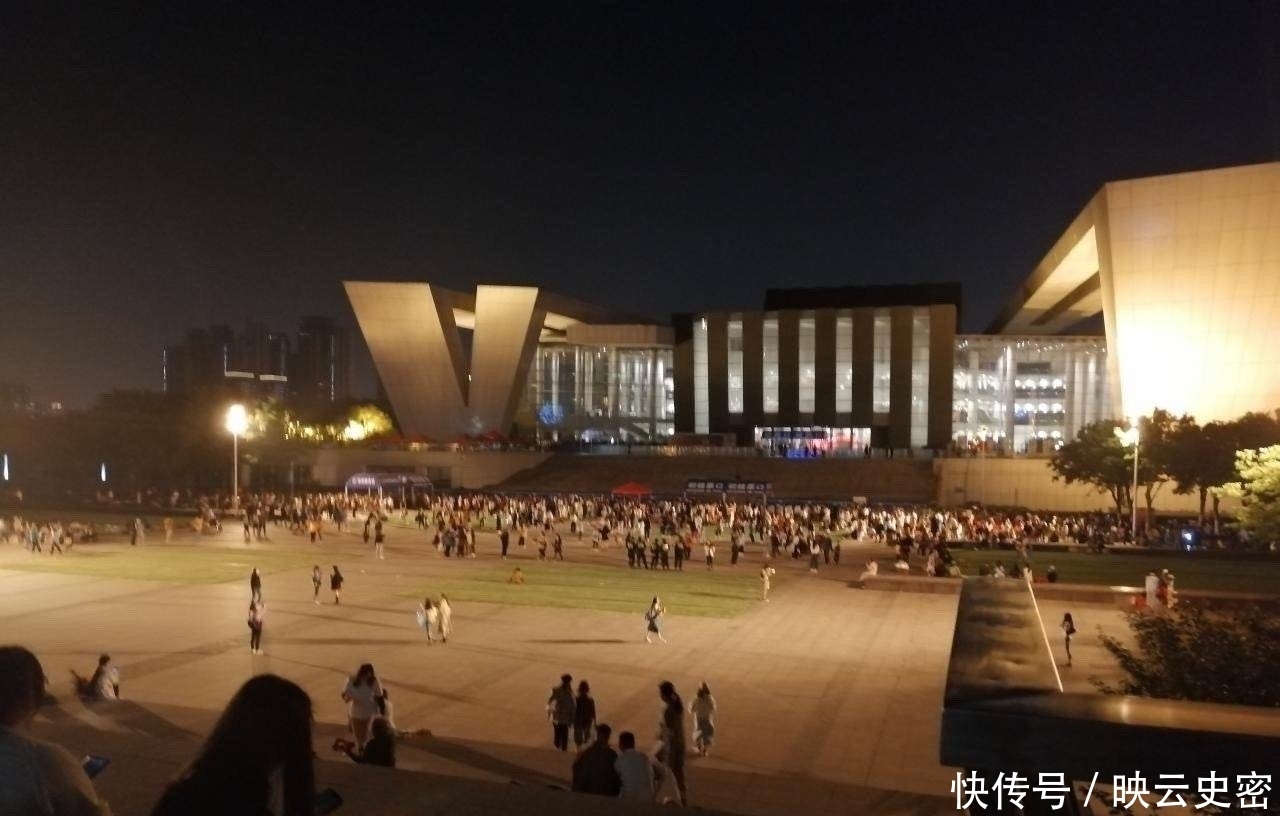 贈人玫瑰,手有余香,浪漫的實干家