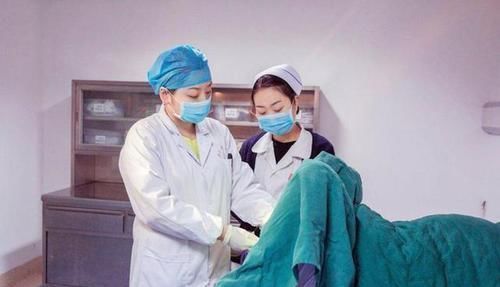 宝妈|90后宝妈被推进产房后,医生的问题让她懵了,护士赶紧去通知家属