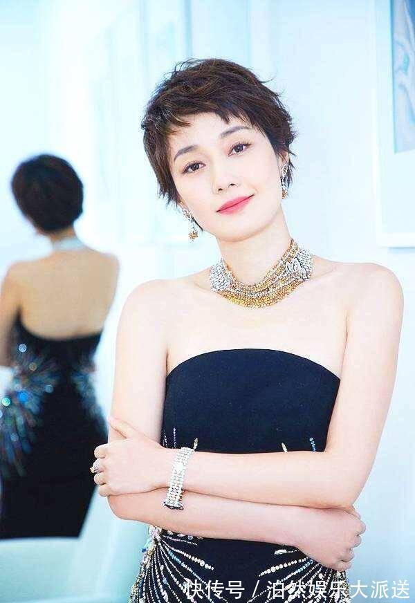 海浪卷 50岁女人别被这4款“大妈发型”迷惑,自以为时髦,其实很土气