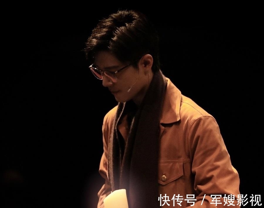 肖战#时隔6个月,他第二次来剧院,曾对肖战的表现“言辞犀利”