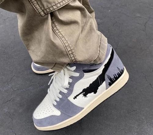 发售价 把RO和芝加哥“抄”成一双鞋的行业里,Drake也是消费者