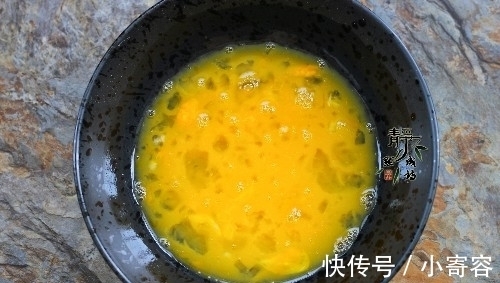 咸菜儿|北方人偏爱此早餐,5分钟就能煎1盘,金黄喷香,总吃不够