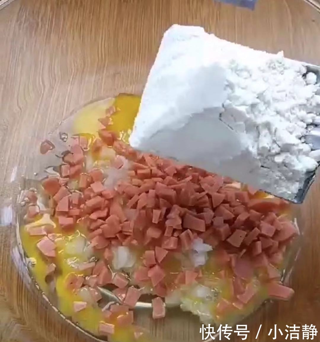 洋葱鸡蛋饼:口感香甜酥脆,简单又美味的早餐,大人小孩都爱吃~
