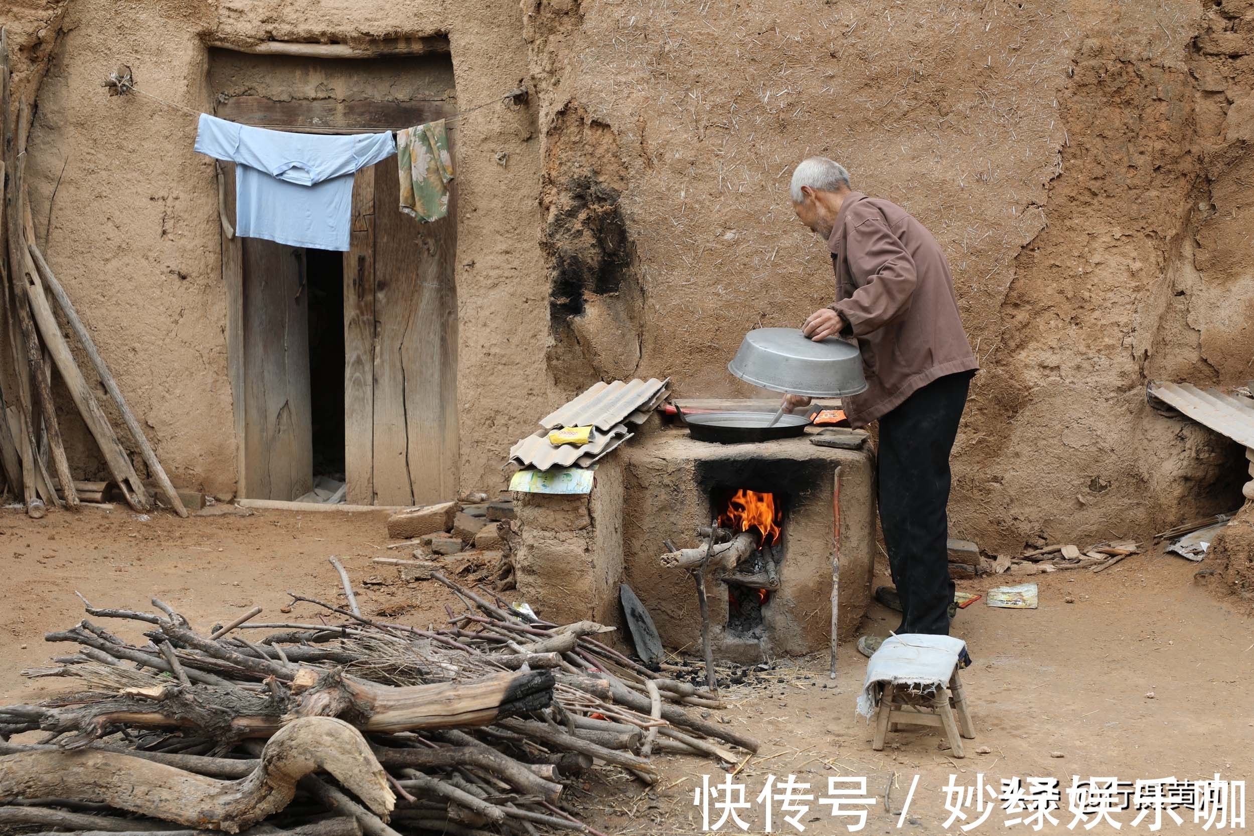 老两口#60年前独生女初中毕业被父母强行招了上门女婿,如今活成啥样?