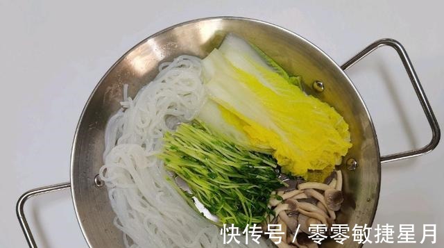 肥牛鱼片配酸汤，营养又暖心！再放一些面条，真是超级美味！