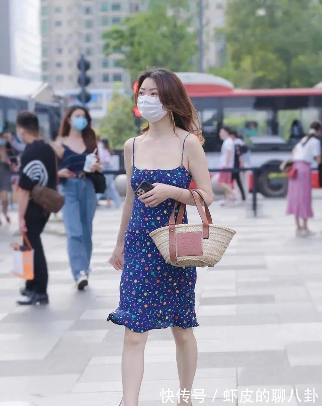 穿搭|时尚简洁的连衣裙,兼具优雅与舒适,更加雅致
