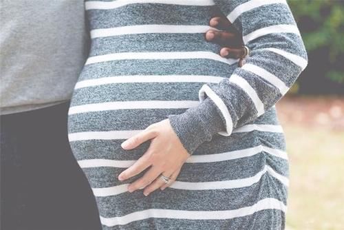 海豚|产妇生完孩子半小时,医生再次伸手进去,产妇大怒却被回怼为你好