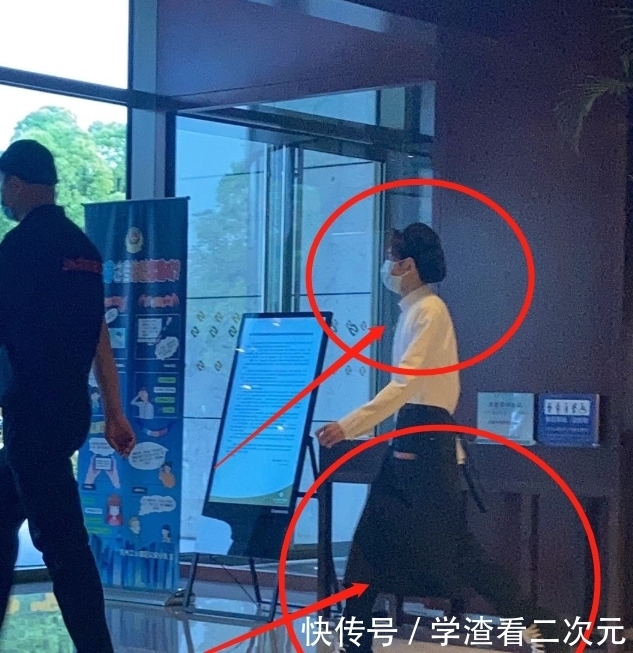 王源 奇异剧本鲨晒路透,王源穿厨师服好有格调,生图下的腿长我看愣了