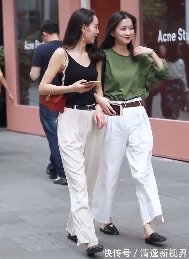 新风靡 最近街头新风靡一款鞋子,叫“冰棍鞋”,配休闲裤超有女神范儿!