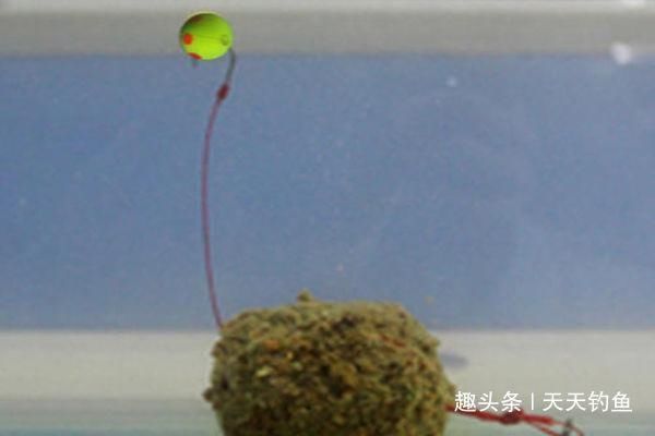 钓鱼技巧这种钓法很奇特,鱼钩挂珠子不挂饵,也能轻松钓大鱼