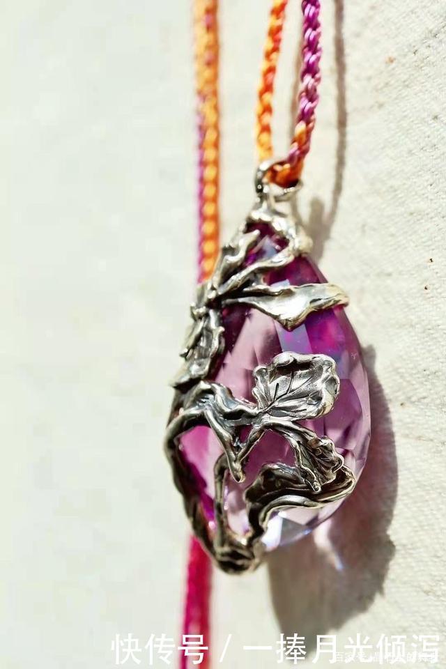 把珠宝做成心脏的样子,分享一些充满创意元素的珠宝