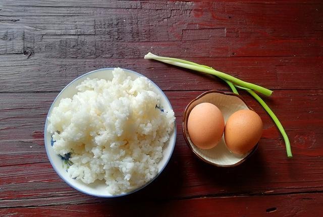 早餐不用出去买，用剩米饭加上它，十分钟做出诱人特色早餐