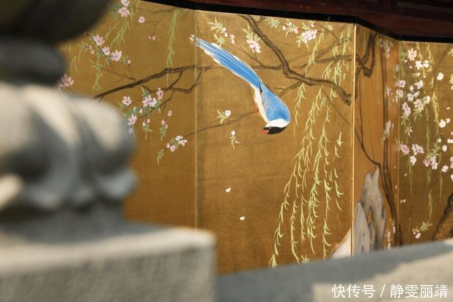 万亨|青年画家万亨:金屏风上“妙笔生花”,再现“金碧辉煌”