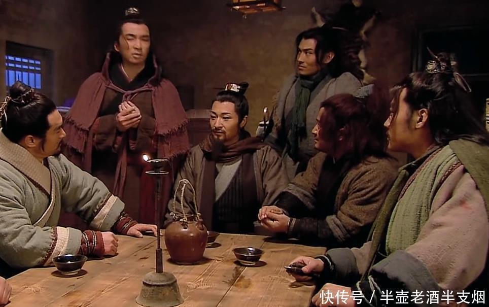 射杀|吴用亲眼看到史文恭那一刻,就什么都明白了此人不会射箭,射杀晁盖的另有其人