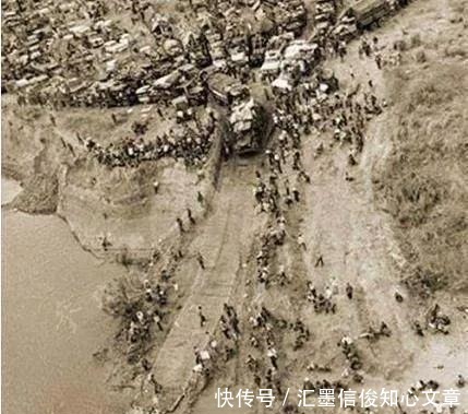 越南民主共|1975年南越军队溃逃老照片,真正的兵败如山倒