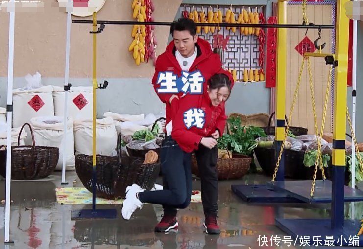 王霏霏 别人都将女生放筐里称重,唯独郑恺不同,瞧见他操作:是个狠人