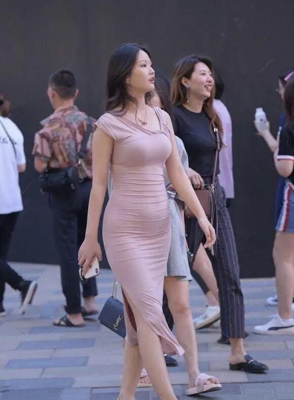 连衣裙 “小肚子”影响穿裙子,从连衣裙到短裙无一例外,勒出赘肉很尴尬