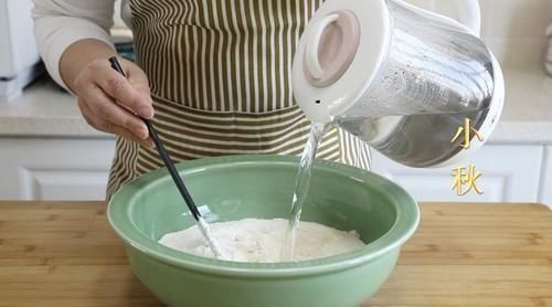 生坯|用开水烫面做馒头，是老一辈蒸馒头的方法，不发面个个暄软回甘