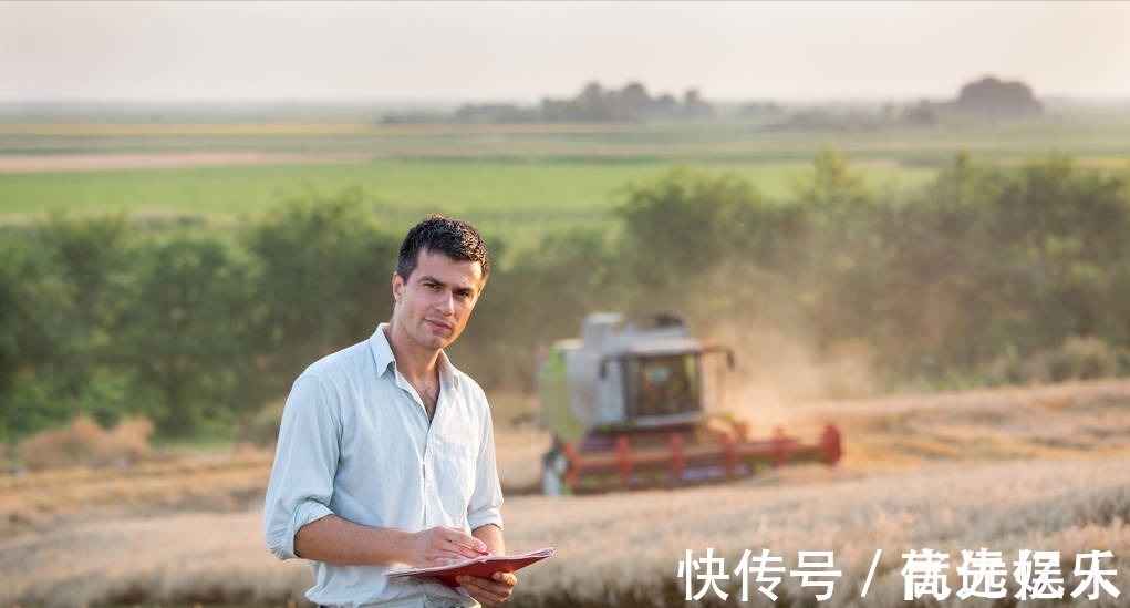 |解说搞笑吃鸡301:神仙队友为了抢KD值,竟无情羞辱我的智商!真嚣张