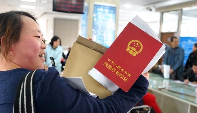 房子70年满期后归谁?国家一锤定音,房产证