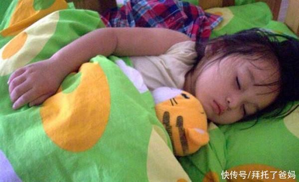 孩子们|幼儿园午睡起床后,老师和孩子在忙什么?不是在穿衣叠被