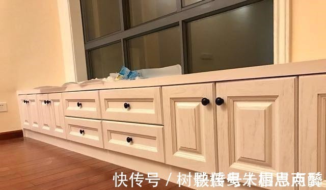半成品|老公坚持不做飘窗, 在靠窗位置打了一组的矮柜, 现在流行这种