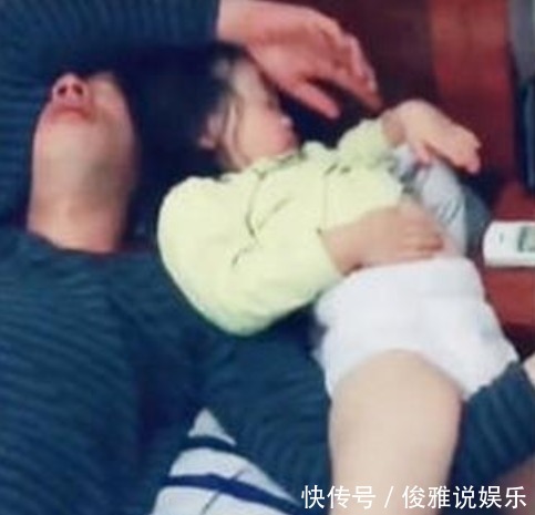 晓月|爸爸哄三岁女儿睡觉，妈妈洗完澡后，推开门忍不住朝爸爸飞起一脚