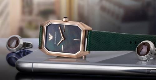 春夏一定要有块阿玛尼手表，简直太好搭了