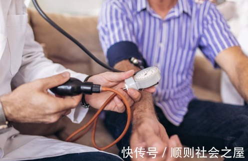 高血压|45岁男子按时吃“降压药”,血管破裂丧命,医生叹息:只因为吃了这1物